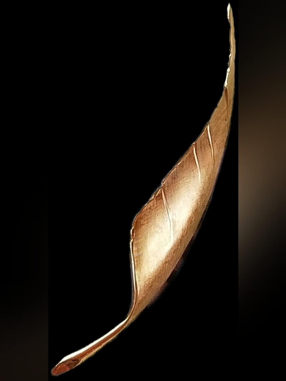 Vintage Giovanni Gold-Tone Leaf Brooch